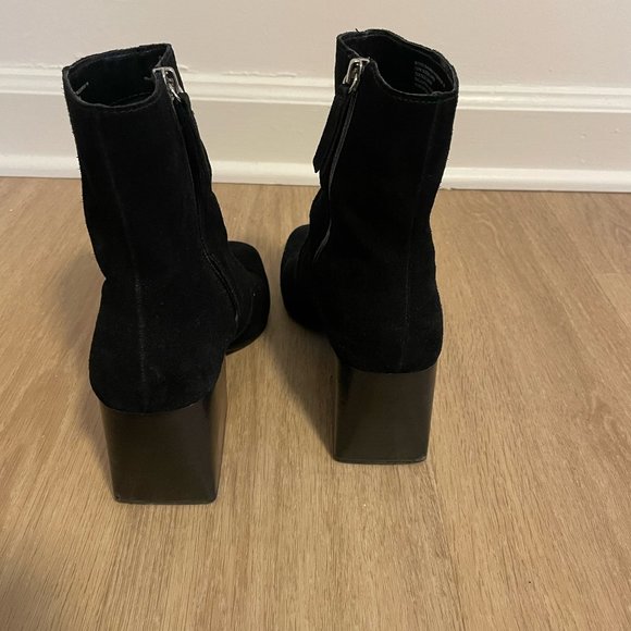 Blondo Waterproof Black Suede Bootie - 9 - Picture 7 of 8